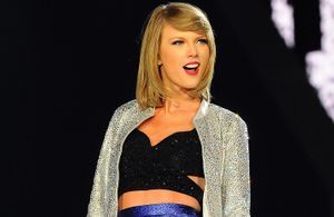 Taylor Swift rejointe sur scène par Cara Delevingne en plein concert