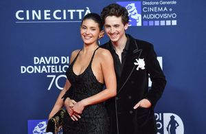 Timothée Chalamet et Kylie Jenner font leur première apparition en amoureux sur tapis rouge 