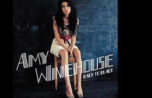 Une robe d’Amy Winehouse vendue à 50 500 euros