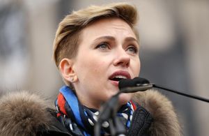 Women’s March : écoutez les discours engagés de Scarlett Johansson et Alicia Keys 