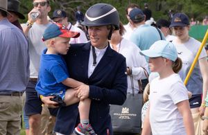Zara et Mike Tindall : apparition remarquée avec leurs trois enfants lors d'une compétition équestre