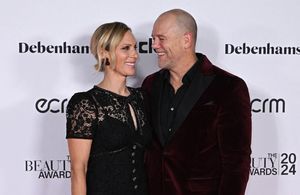 Zara et Mike Tindall s’offrent une rare sortie en amoureux aux « Beauty Awards »