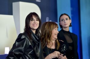César 2023 : Jane Birkin, Charlotte Gainsbourg et Alice Attal, trois générations réunies sur le tapis rouge 