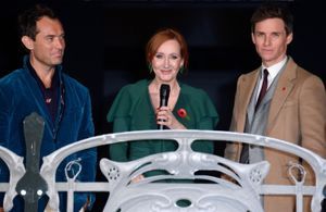J.K Rowling, Jude Law et Eddie Redmayne réunis à Paris pour l’avant-première magique des « Animaux Fantastiques 2 »