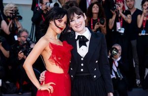 Jenna Ortega et Winona Ryder : duo complice sur le tapis rouge de la Mostra de Venise