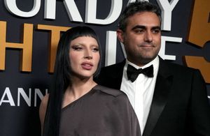 Lady Gaga au bras de son fiancé Michael Polansky pour les 50 ans du « SNL »