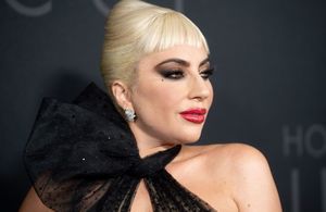 Lady Gaga face à Salma Hayek pour l’avant-première de « House of Gucci » à New York