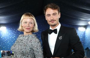 Met Gala 2025 : Pamela Anderson rayonne aux côtés de son fils Brandon 