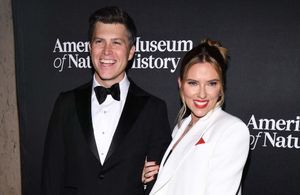 Scarlett Johansson illumine le tapis rouge new-yorkais avec son époux Colin Jost