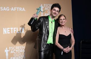 Timothée Chalamet : apparition remarquée avec sa mère Nicole Flender aux SAG Awards 2025