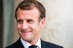 Zemmour fou de Mélenchon, Fifty Shades of Macron…Plongée dans la fanfiction politique 