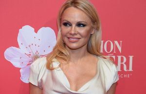« Alors, qui est-ce qui déconne ? » : Pamela Anderson, son coup de gueule en soutien aux gilets jaunes