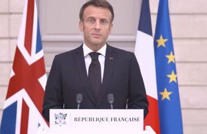 Décès d’Elisabeth II : Emmanuel Macron rend hommage à une « reine de cœur » 