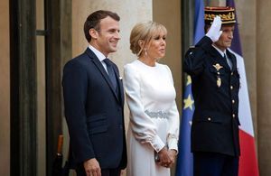 En cas de victoire du président sortant, Brigitte Macron se dit « prête » pour cinq années de plus 