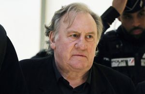 Gérard Depardieu accusé d’agressions sexuelles : quand son jugement est-il attendu ?