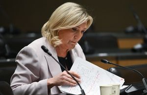 Marine Le Pen à l’Assemblée sur le prêt russe : « Si cela m'avait engagée à quoi que ce soit, je n'aurais pas signé 