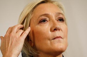 Marine Le Pen veut faire de la féminité un atout contre Éric Zemmour
