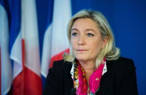 Mères voilées : Marine Le Pen réclame une «offensive laïque»