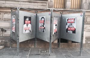 Présidentielle : quand le collectif 52 détourne des affiches pour alerter les candidats sur les droits des femmes 