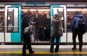 Problèmes de métro, transilien et RER : les abonnés au Pass Navigo vont être dédommagés