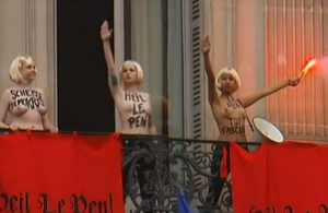 Trois Femen violemment évacuées après avoir interrompu le discours de Marine Le Pen