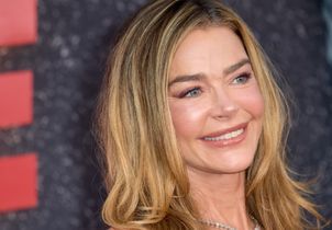 À 55 ans, Denise Richards révèle son lifting : les images spectaculaires de sa transformation affolent les réseaux