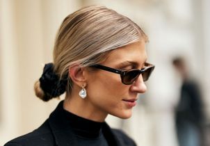 Le chignon que les Françaises portent à 18h est la tendance cheveux la plus chic de l'été