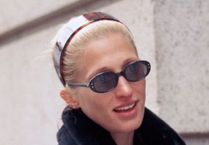 Carolyn Bessette : pourquoi son simple serre-tête provoque des files d’attente à New York