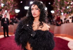 Pourquoi les cheveux de la jeune actrice Odessa A’zion font tant parler aux États-Unis