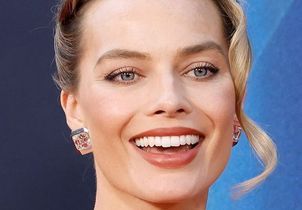 Margot Robbie, Kylie Jenner… Pourquoi toutes les stars craquent pour le chignon “bal de promo”