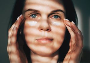 J’ai les paupières tombantes : dois-je opter pour une blépharoplastie laser ou chirurgicale ?