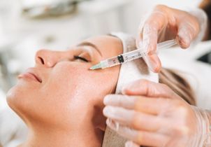 « Jelly Roll Botox » : quel est ce traitement qui promet un contour des yeux plus lisse ?