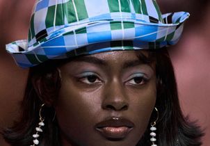 Le “smizing eyes”, cette astuce maquillage qui lifte le regard sans en faire trop