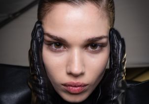 Vous avez les yeux qui pleurent ? Les conseils d’un ophtalmologue pour éviter que votre maquillage ne coule