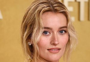 Sarah Pidgeon (« Love Story ») adopte le maquillage à copier ce printemps 