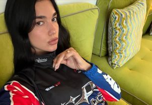 Dua Lipa prend le contre-pied des manucures classiques avec un nail art parfait pour la saison des fêtes