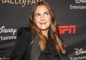 Sans maquillage et sans filtre sur Instagram, Drew Barrymore revendique (une nouvelle fois) le droit de vieillir naturellement