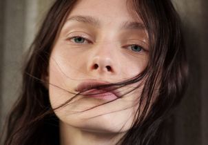 Ce masque sans rinçage promet 72 % de casse en moins (et il se vaporise sur cheveux secs)