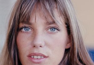 La frange déstructurée, la tendance coiffure idéale pour sublimer les cheveux fins