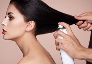 Shampoing sec : après combien d’utilisations faut-il laver ses cheveux ?