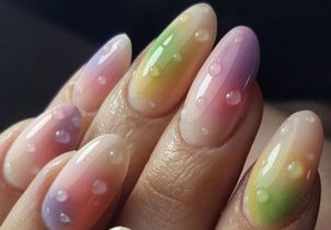 « Wet Nails » : la manucure qui donne l'impression que vos ongles viennent de sortir de l'eau
