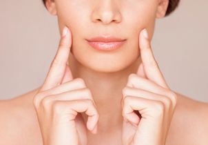 Bajoues ou plis d’amertume : cet exercice facial promet de tout lisser en quelques minutes