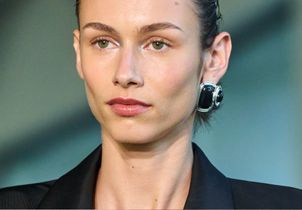 Ride du smartphone et double menton : 4 exercices à reproduire au quotidien pour les repousser