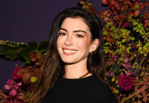 Les techniques de la facialiste d'Anne Hathaway pour dire adieu aux cernes et aux poches