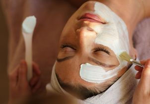 Notre top 3 des palaces parisiens où s’offrir un soin visage cinq étoiles