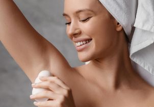 Pourquoi faudrait-il mettre du déo le soir (et pas le matin) selon une pro