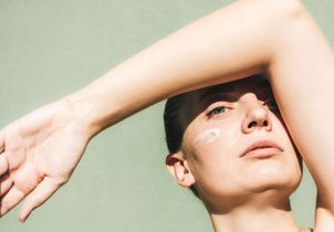 Les meilleures crèmes solaires non-comédogènes pour une peau protégée et sans imperfections