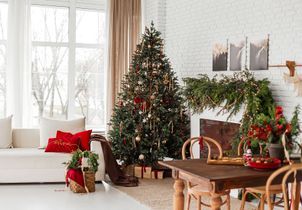 Voici l’astuce toute simple pour prolonger la vie de notre sapin de Noël