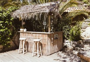 Les bonnes astuces déco des architectes pour fabriquer un bar extérieur