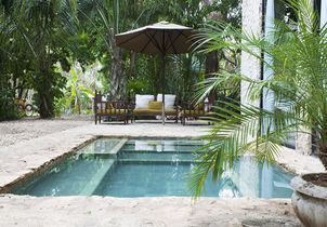 15 petites piscines pour des minis jardins 